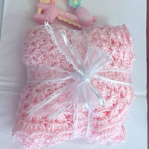 Pink beby blanket Mede by with very soft garn